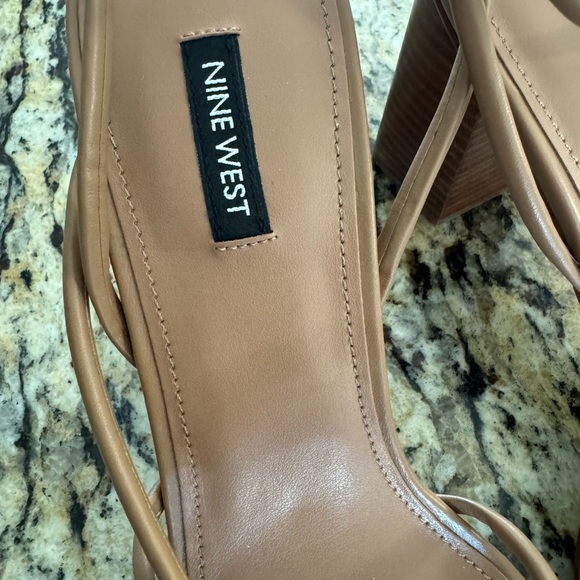 Women’s Nine West Strappy Neutral Open Toe Heel Size 10 - Picture 3 of 7